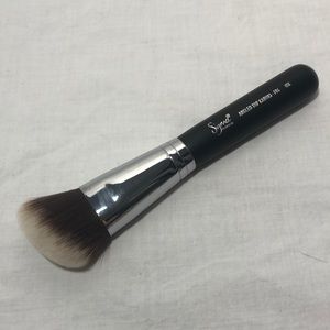 Sigma makeup brush, angled top kabuki brush, F84